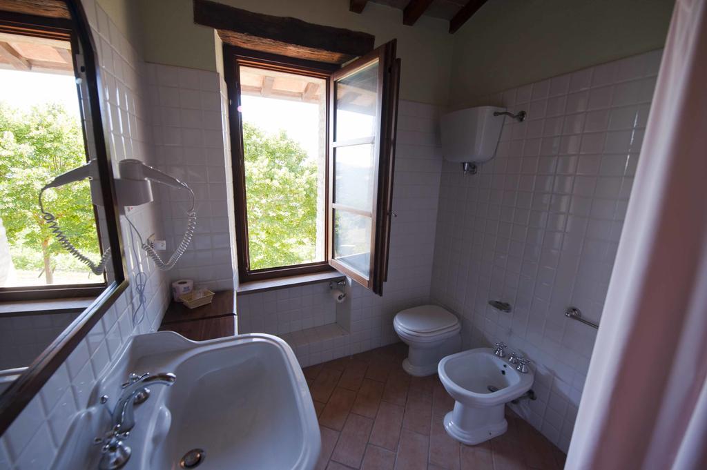 Agriturismo Tenuta Di Biscina Δωμάτιο φωτογραφία